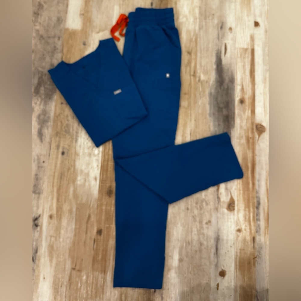 Figs Blue Scrub Set with Red Drawstring